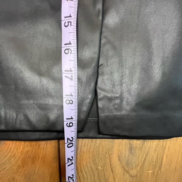 Basic Faux Leather Skirt - Picture 2 of 4